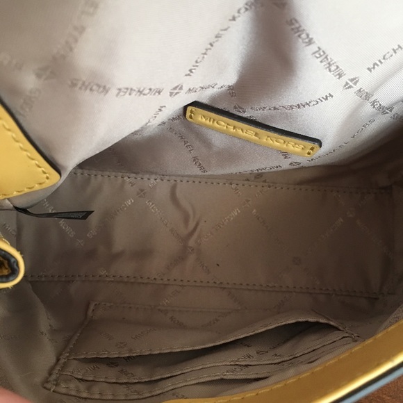 Final sale ✨Michael Kors Crossbody Bag - Picture 5 of 7